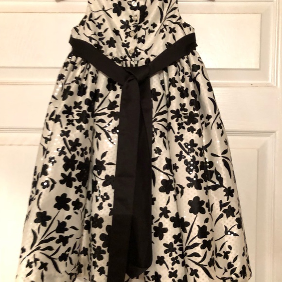 Little Girl’s Dress - Picture 3 of 4